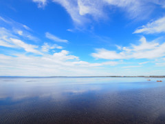 青空を映すサロマ湖