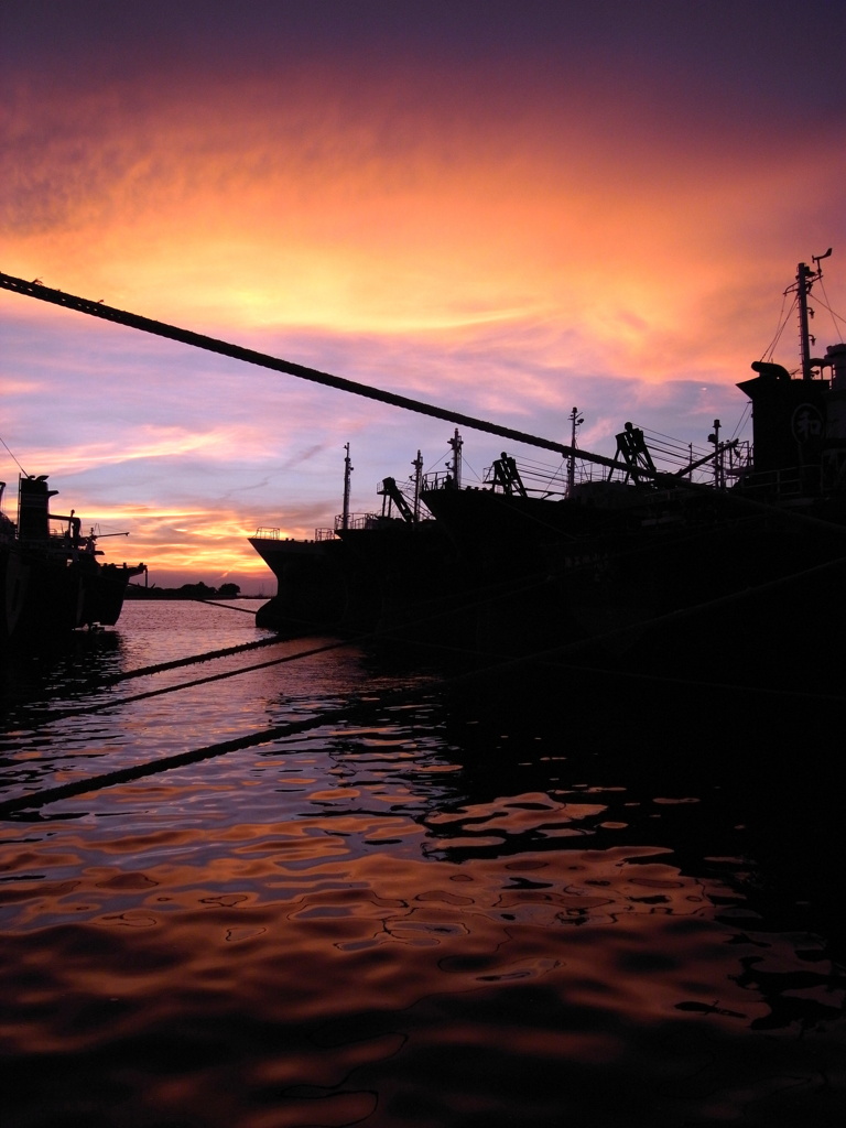 港、暮れる頃。
