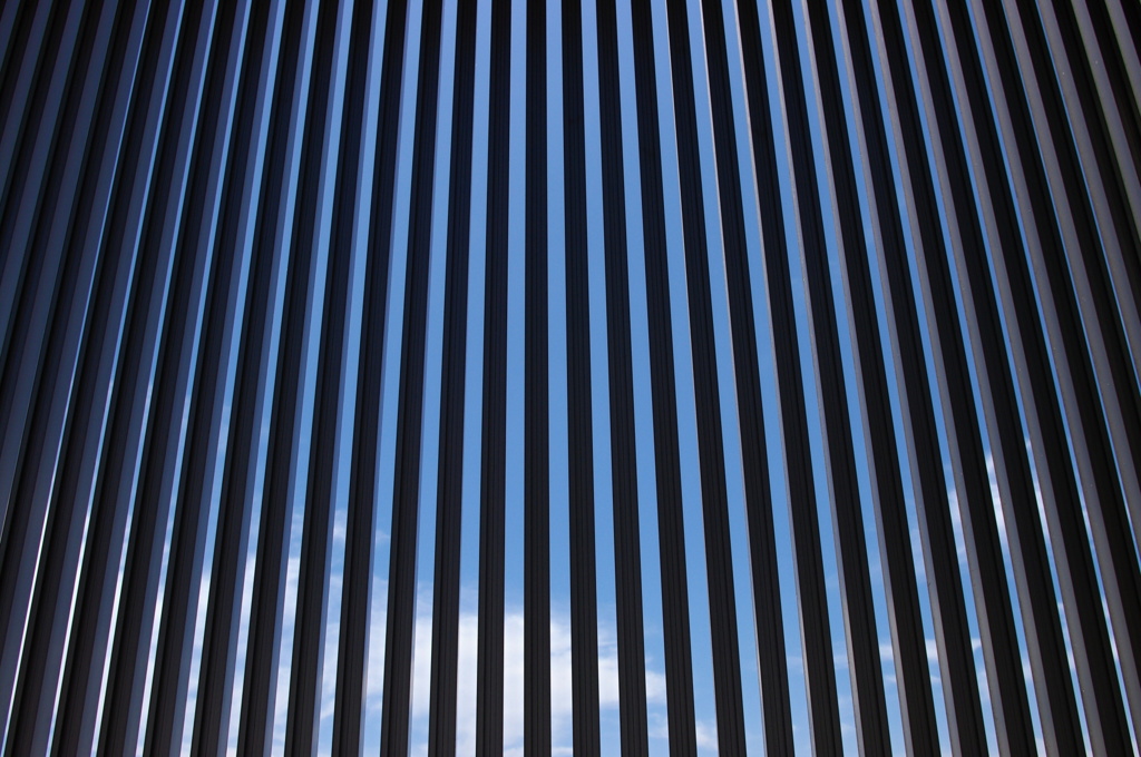 その向こうは青空