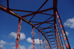 鉄橋、青空。