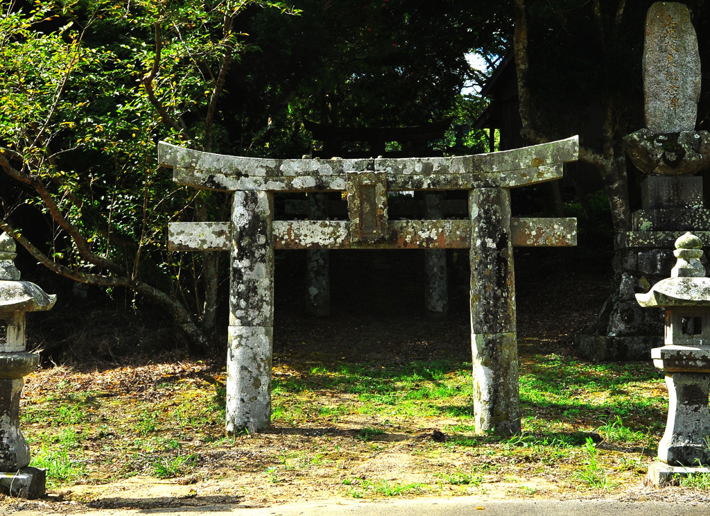 田舎の鳥居