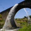 通潤橋の放水2