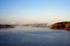 霧の狭山湖