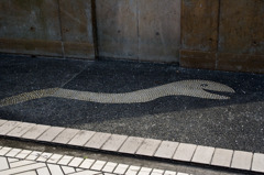 石のへび