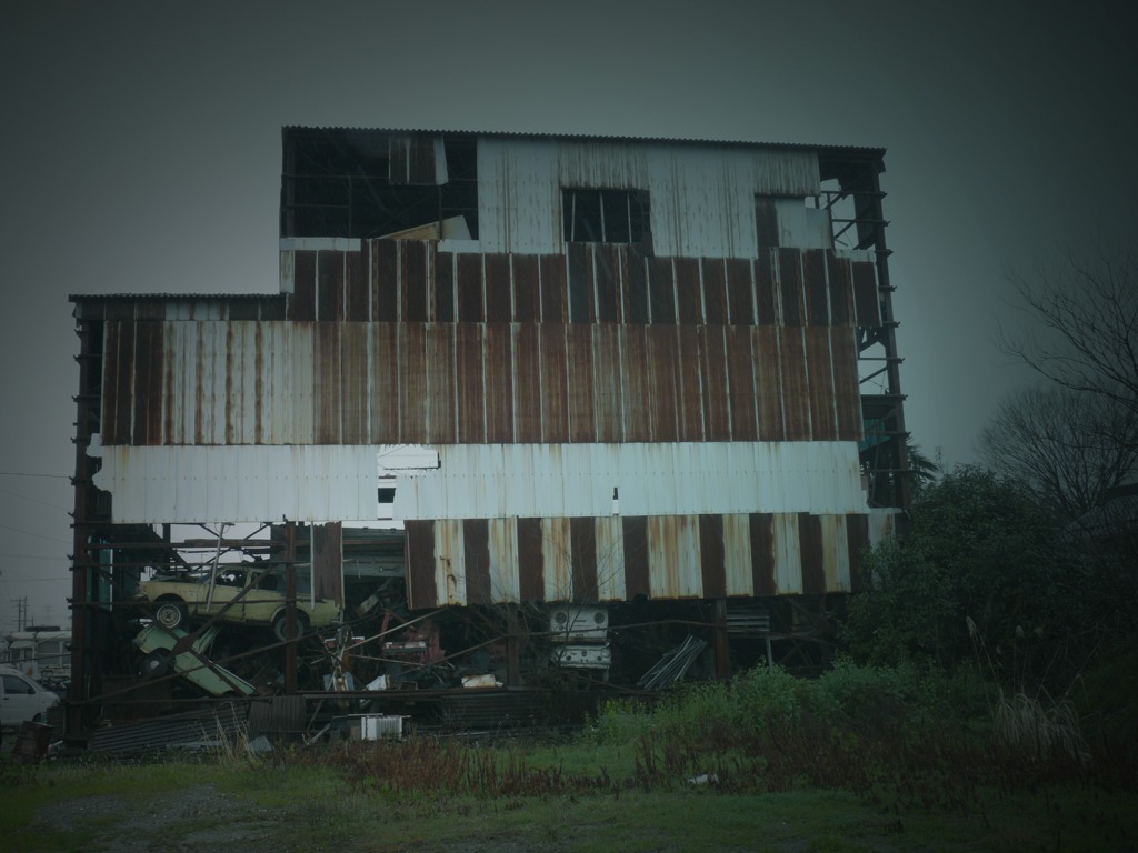 雨の廃屋-2