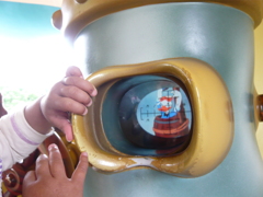 ドナルドダックの船にある潜望鏡