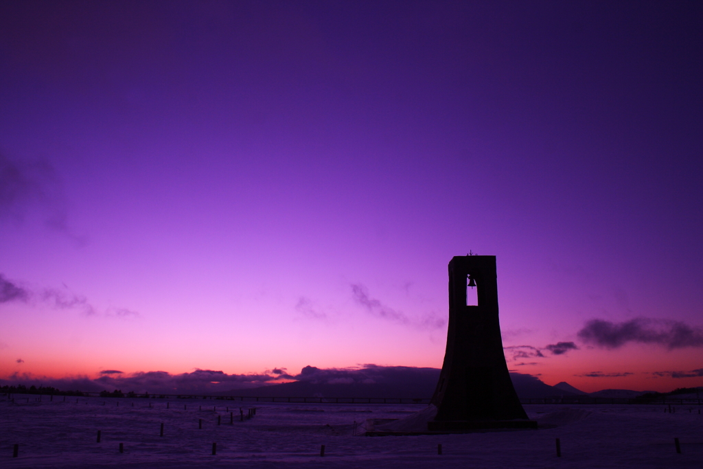 夜明けの美しの塔