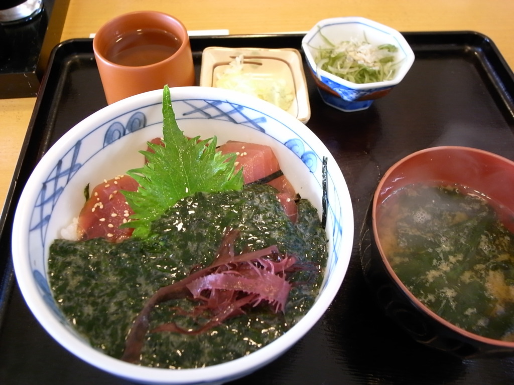 城ヶ島名物 アカモクマグロ丼