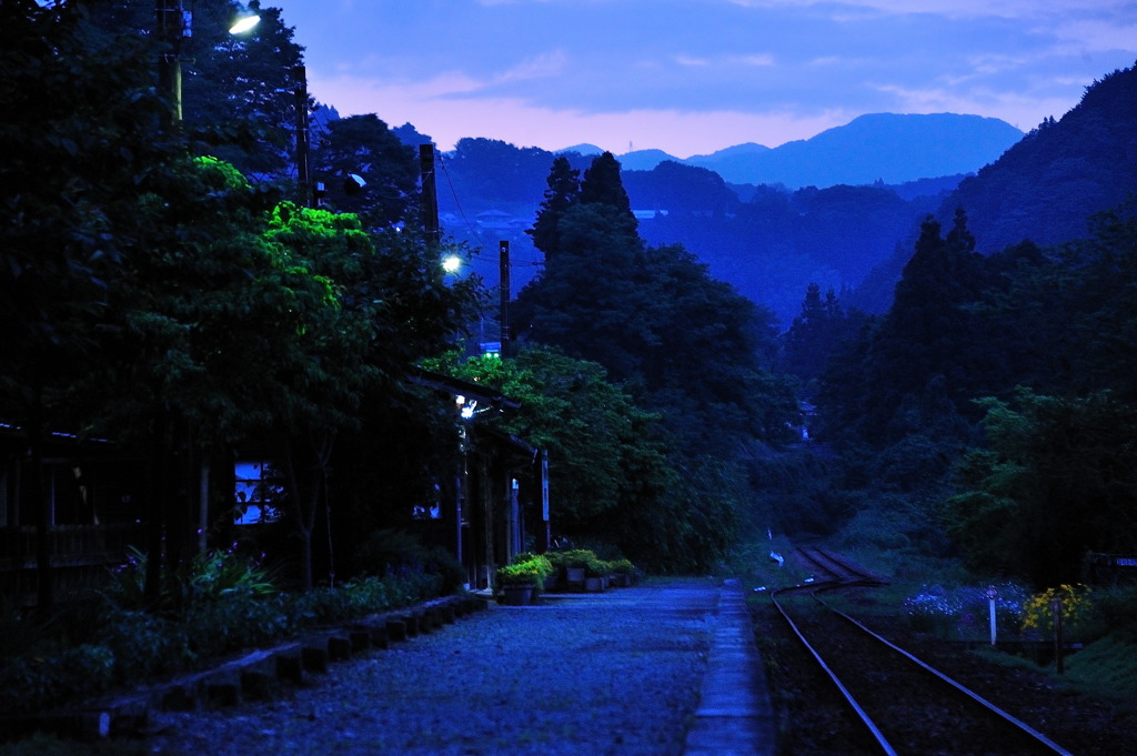 遠き山に日は落ちて