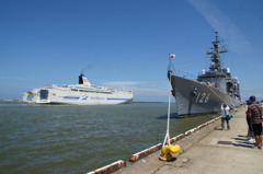 護衛艦も営業中！
