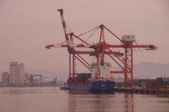 円高埠頭