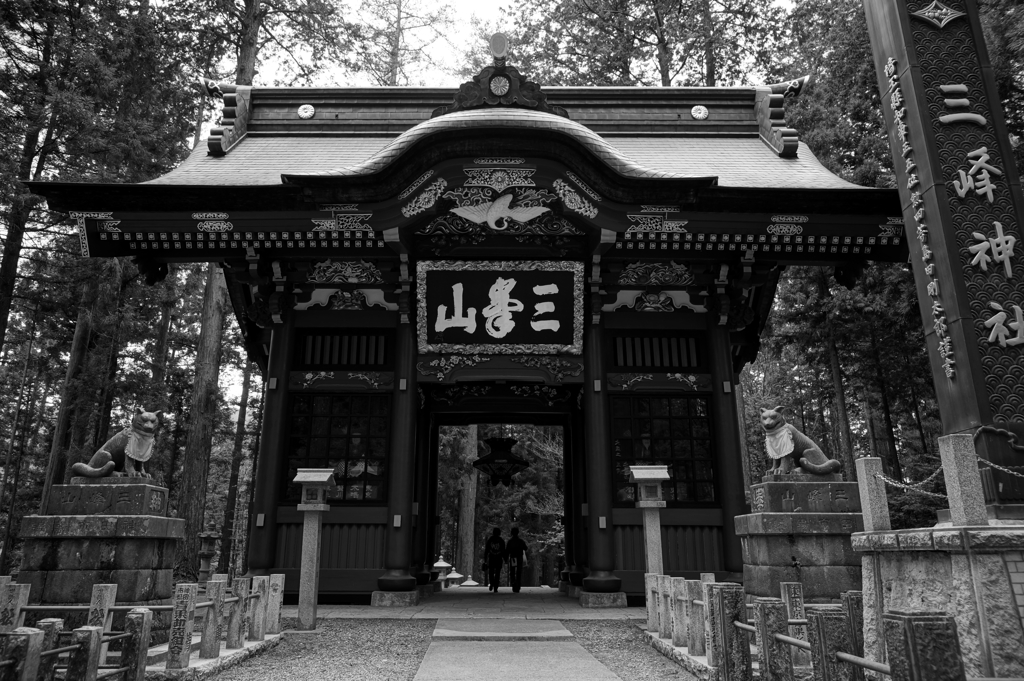 三峰神社山門