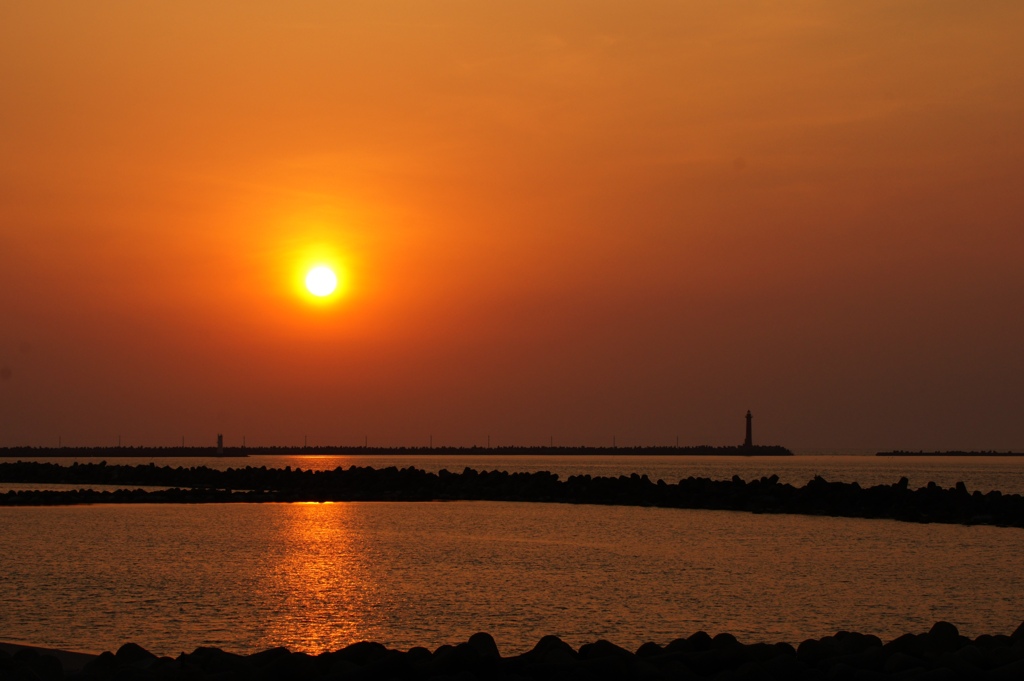 花曇りに夕日