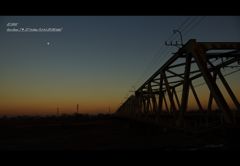 月と鉄橋