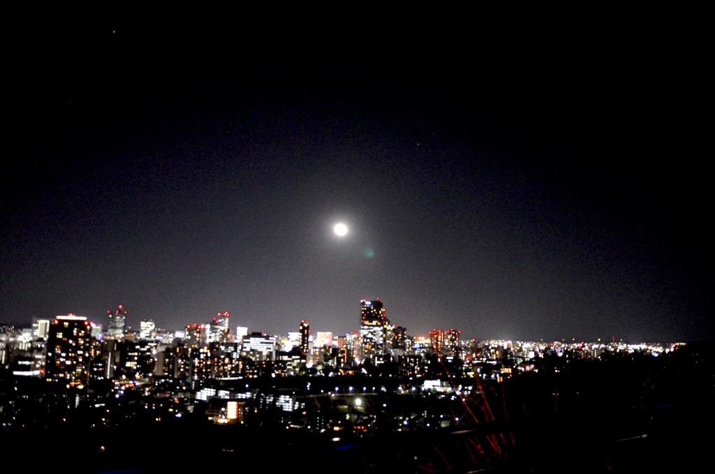 仙台の夜空を照らす、スーパームーン