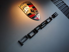 PORSCHE