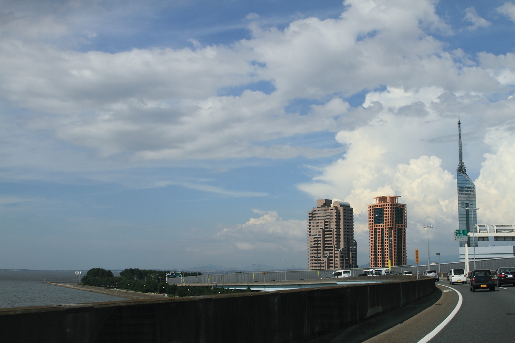 NEXSUSマンションと福岡タワー