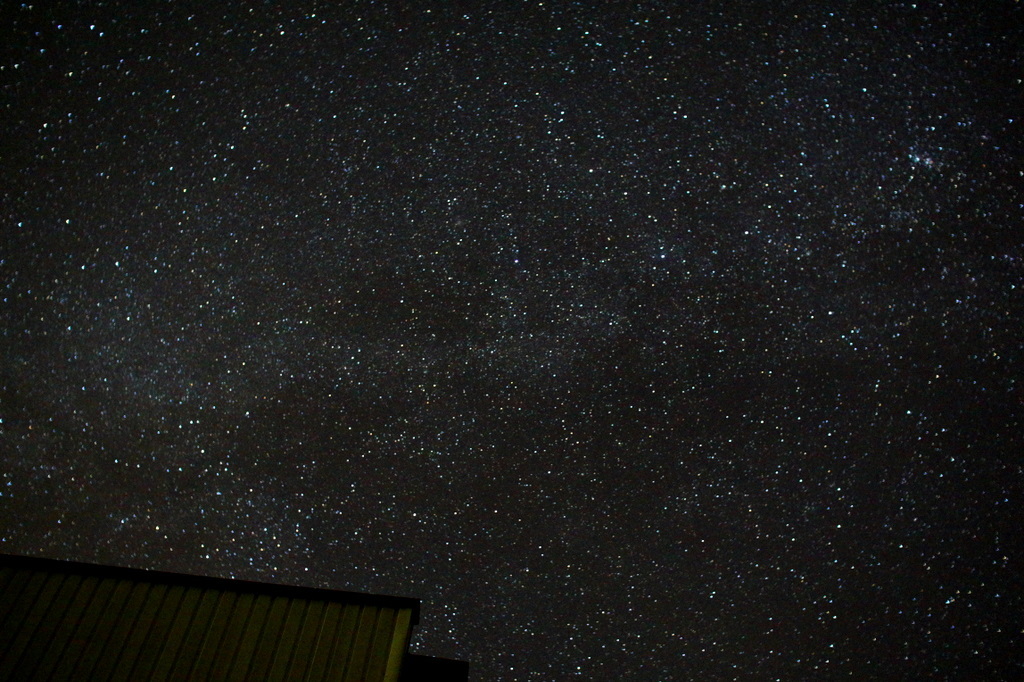 星舞う真夜中の空