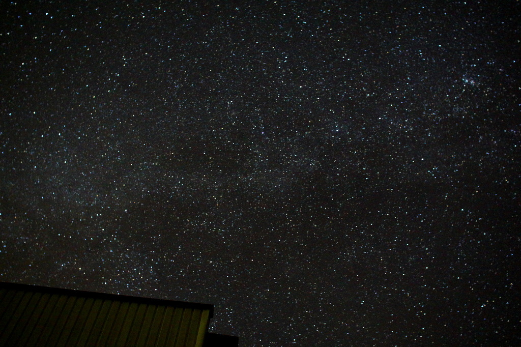 星舞う真夜中の空