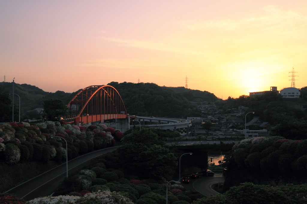 赤く染まる橋