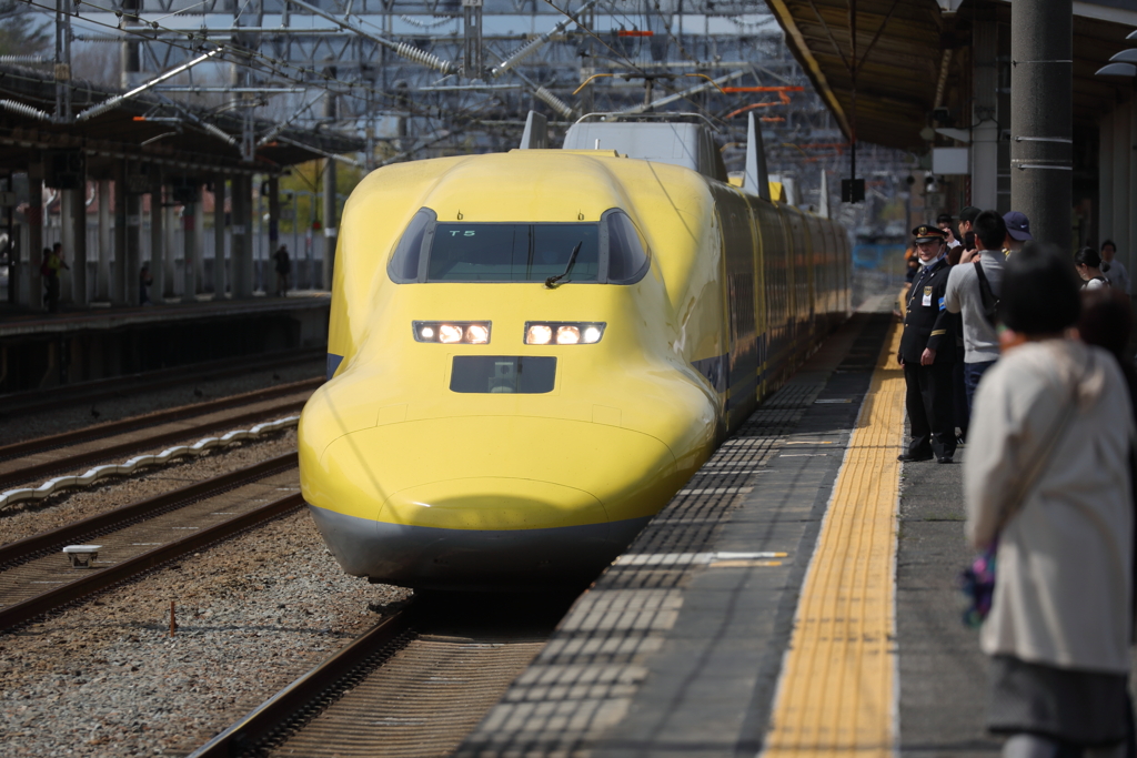 黄色い新幹線　登場