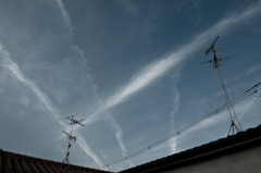 アンテナと飛行機雲