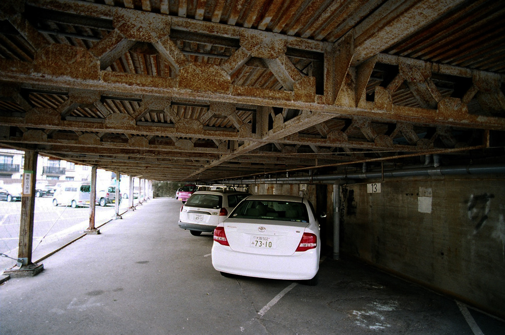 駐車場のカローラ