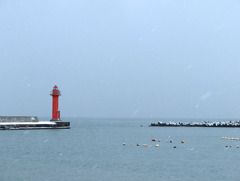 灯台と冬景色
