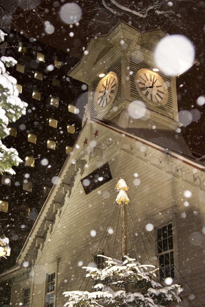 雪の街の時計台