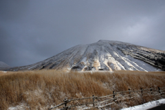 雪冠の阿蘇 04