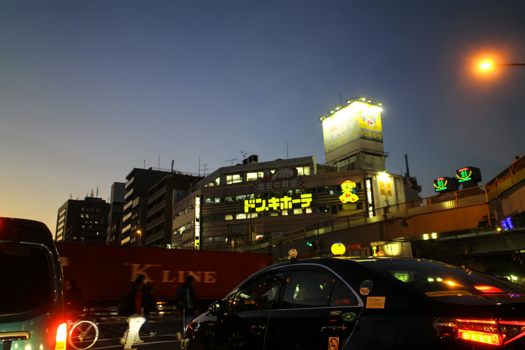 東京は夕焼けの下 01