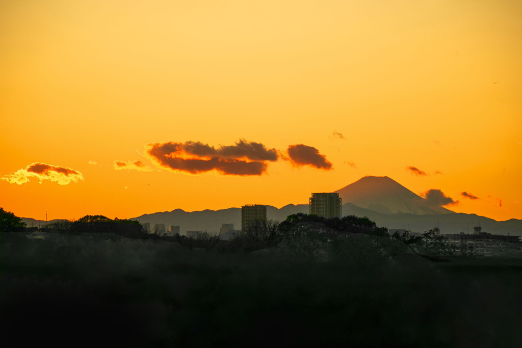 ほんのり赤富士と千切れ雲 By 玉青 Id 写真共有サイト Photohito
