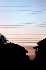 ９電線と夕景