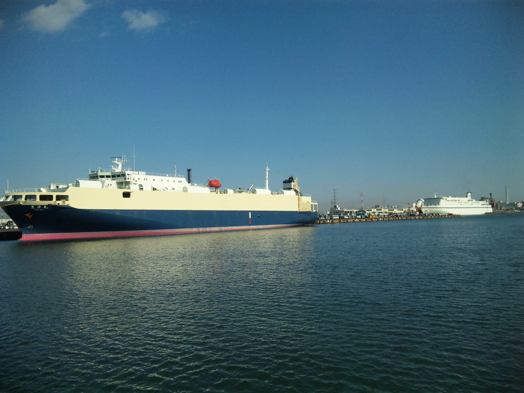 仙台港の客船