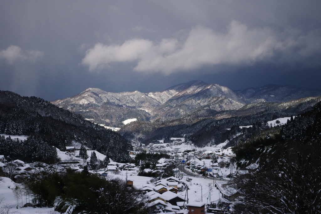 峠道より