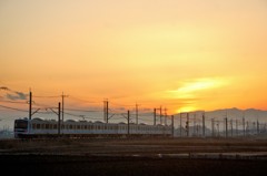 夕暮れの川越線を行く
