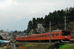 オレンジ電車、富士山へ