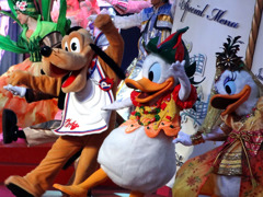 ディズニーシー、ドナルドたちも踊る踊る！