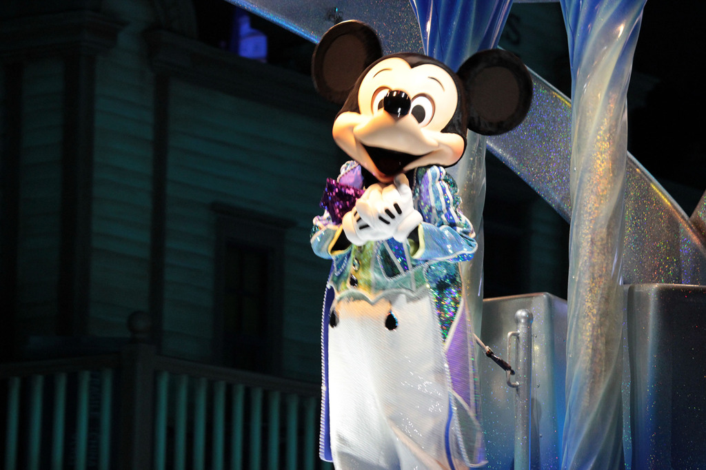 ディズニーランド、夜でもミッキーは夢のよう〜