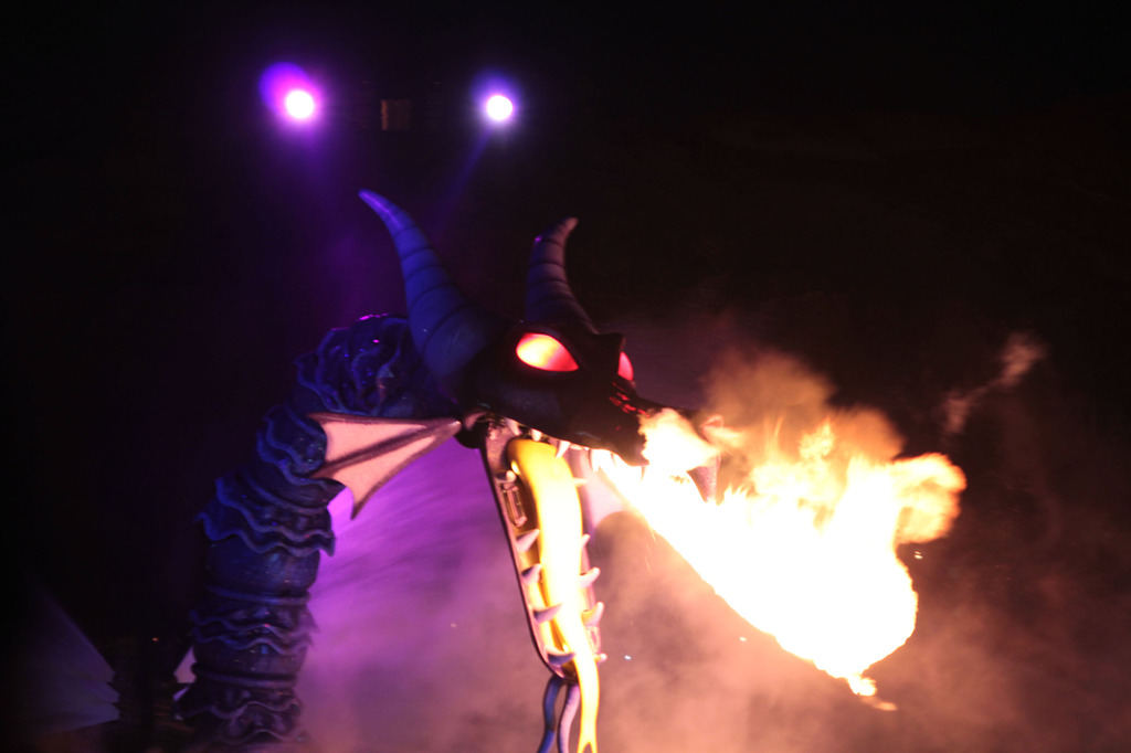 ディズニー、ファンタズミックのドラゴン