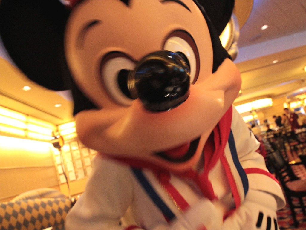ディズニー、朝食でやってきたミッキー！