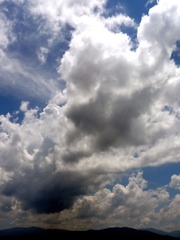 重圧な空こそ夏空！