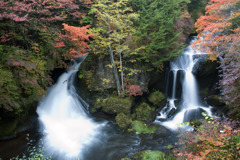 秋の竜頭の滝　全景