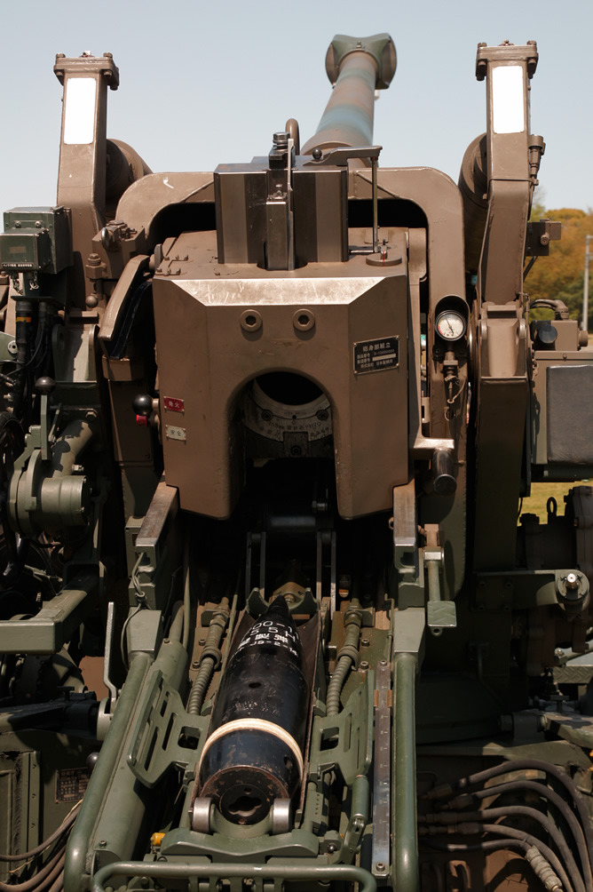155 mm 榴弾砲の後ろ姿