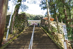 神社に向かって