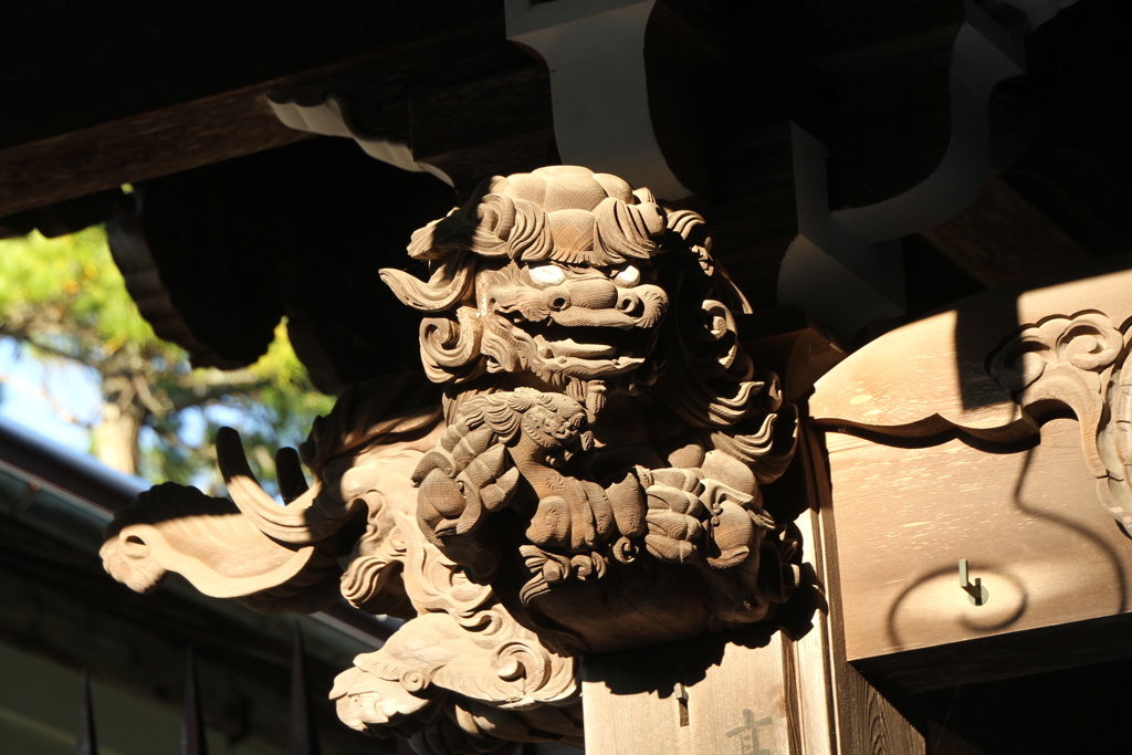 門前の彫獅子