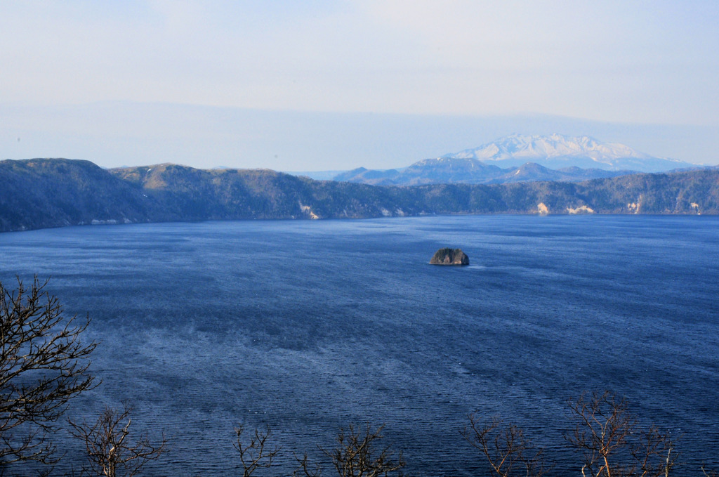 湖面を渡る風