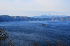 湖面を渡る風