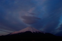 朝焼けは白に映えて