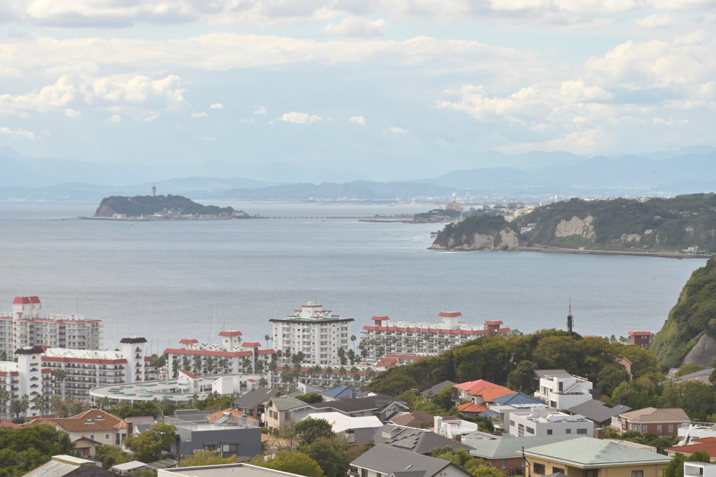 江の島を望む